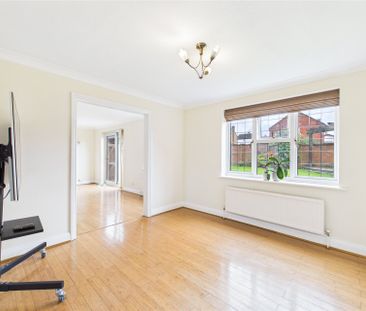 4 bedroom House in Cutbush Close, Reading - Photo 3
