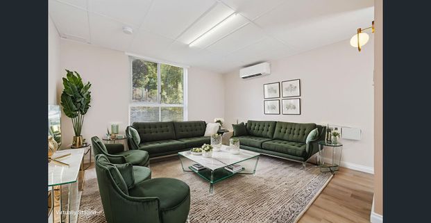 JUST FULLY RENOVATED!! Gorgeous 1-bedroom secure light and bright Apartment with kitchen to die for! - Photo 1