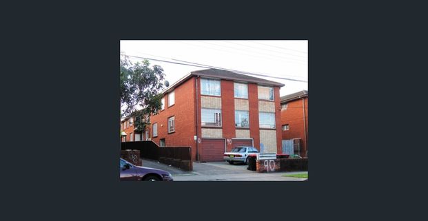 Modern 3 Bedroom Unit in Prime Location! - Photo 1