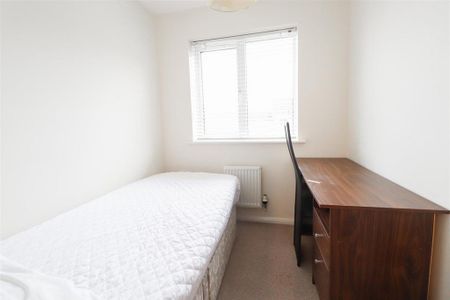 3 bedroom terraced house to rent - Photo 5