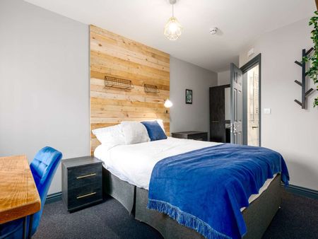 OX Living is proud to present this high-quality 6-bedroom co-living property, perfect for working professionals looking for stylish, stress-free living. Room 6 - Photo 2