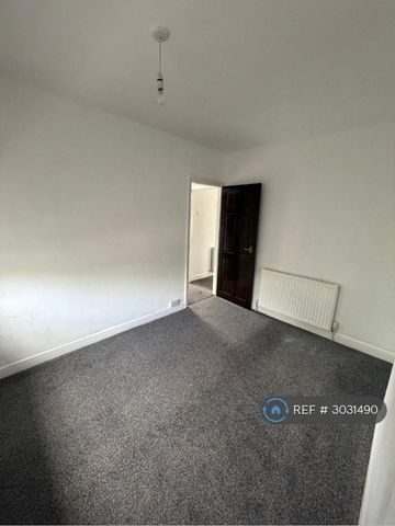 2 bedroom end of terrace house to rent - Photo 5