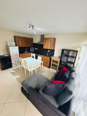 Room in a Shared Flat, London, SW8 - Photo 1