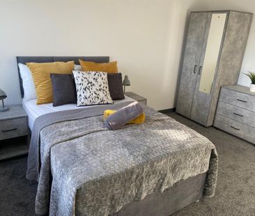 4 bedroom Student Flat to rent in Bridge View House, 15-23 City Roa... - Photo 2