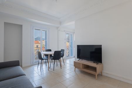 Location Appartement 3 pièces 55m² NICE 06000 - Photo 4