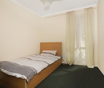 4 Sandalwood Terrace, Nerang QLD 4211 - House For Rent | Domain - Photo 5