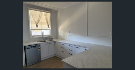 33 Johnson Avenue, Stirling North - Photo 2