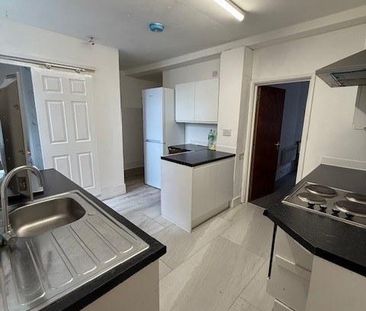 3 bedroom flat to rent - Photo 5