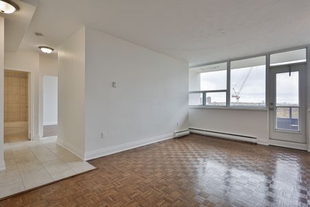 2 Bedrooms - Photo 2