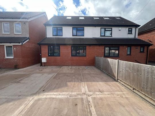 1 bedroom in a house share to rent - Photo 1