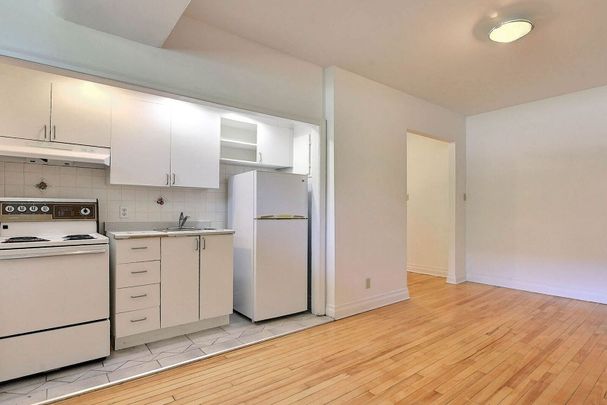 3010 Avenue Van Horne, Montréal, QC - Photo 1