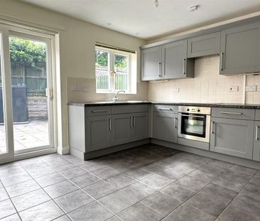 3 bedroom semi-detached house to rent - Photo 3