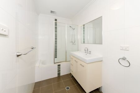 Convenience & Comfort In The Inner North! - Photo 2