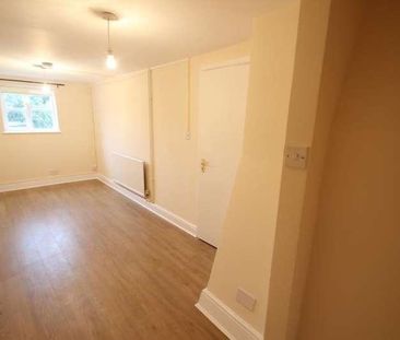 Chertsey, Surrey, KT16 - Photo 2