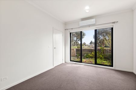 Good Sized Family Townhouse - Photo 2