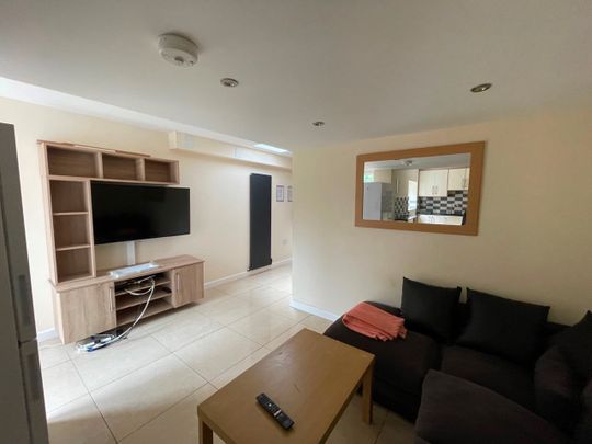 6 Bed Terraced House, De Beauvoir Road, RG1 - Photo 1