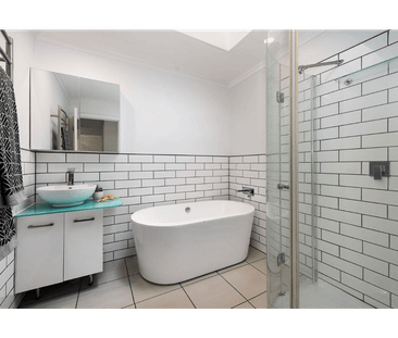 Spacious and modern living! - Photo 4