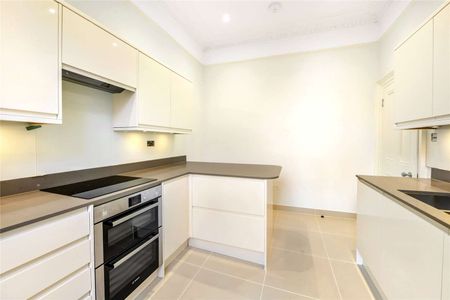 A bright and recently refurbished maisonette on the popular Elizabeth Street. - Photo 4