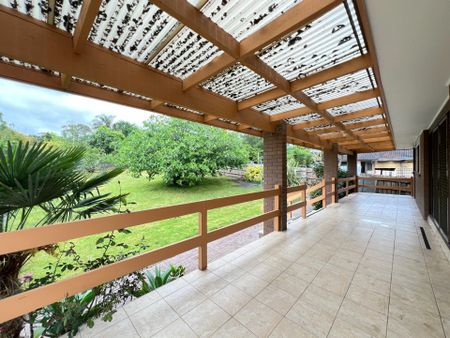 Family Home with Extra Space - Photo 2