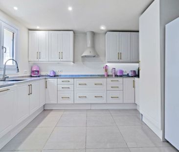 4 bedroom luxury Semidetached House for rent in Estepona, Spain - Photo 4