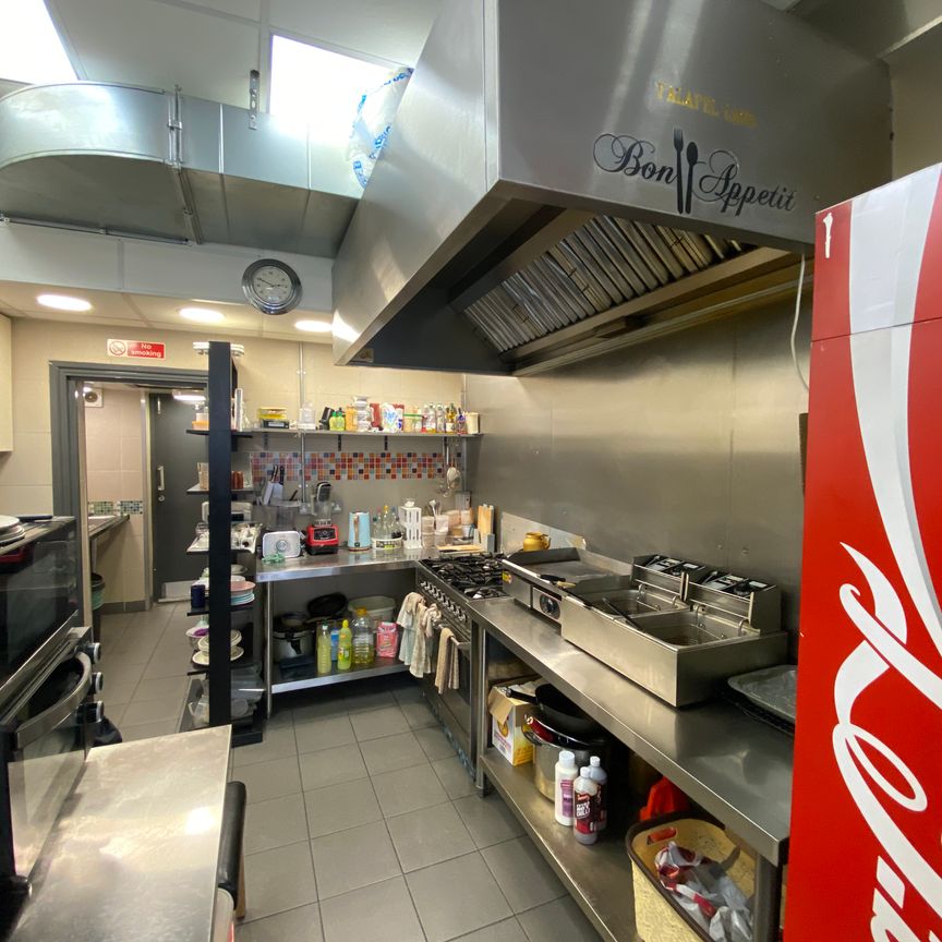 £800 PCM, Fully Fitted and Equipped A3 Licensed Restaurant and Takeaway in Corporation Road, Grangetown, Cardiff, CF11 7AP - Photo 1