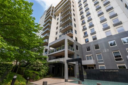 Supersized Sanctuary in the Sensational St Kilda Road Precinct! - Photo 4