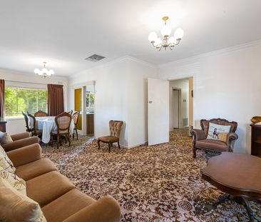 Immaculate family home, Walk to The Glen - Photo 2