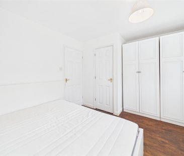 2 bedroom Town house to rent - Photo 4