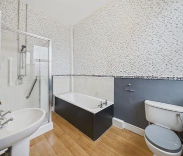 2 bedroom end of terrace house to rent - Photo 1