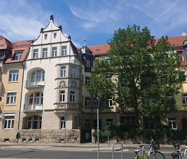 Schmucke 4-Zimmer-Wohnung mit 2 Balkonen in Dresden-Striesen! - Photo 1