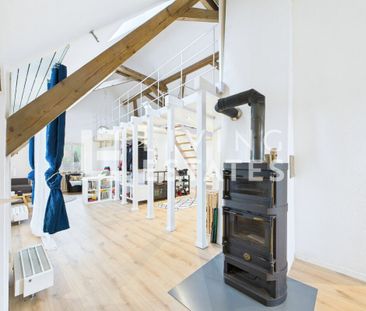 LIVING ON TWO FLOORS – LIGHT, CHARM AND FAR-RANGING VIEWS - Photo 3