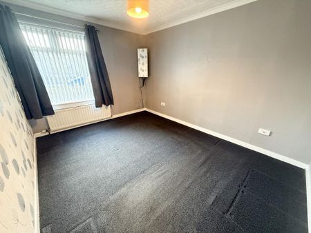 3 bedroom ground floor flat to rent - Photo 3