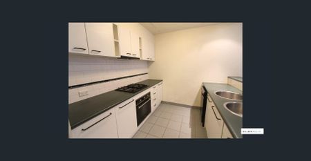 INNER-CITY LIVING IN THE HEART OF MELBOURNE - Photo 2
