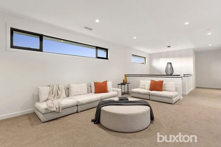 EXCEPTIONAL FAMILY RESIDENCE IN A BRILLIANT LOCATION - Photo 4