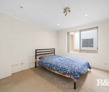 Spacious 2-Bedroom Apartment in the Heart of Crows Nest - Photo 5