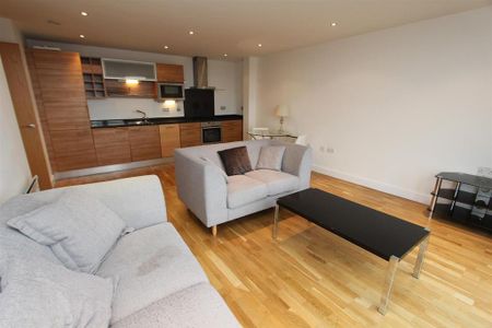 2 bedroom flat to rent - Photo 2