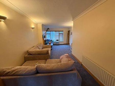 4 bedroom semi-detached house to rent - Photo 3