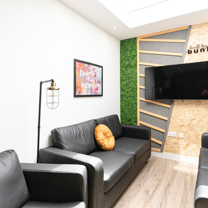 Manners #128 - Photo 1