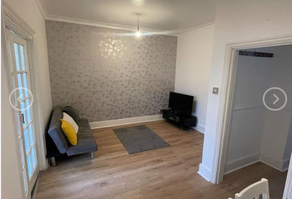 1 bedroom in a house share to rent - Photo 1