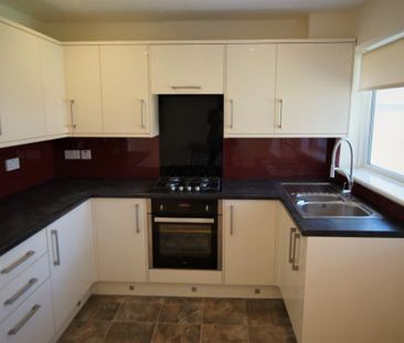 2 bedroom semi-detached house to rent - Photo 5