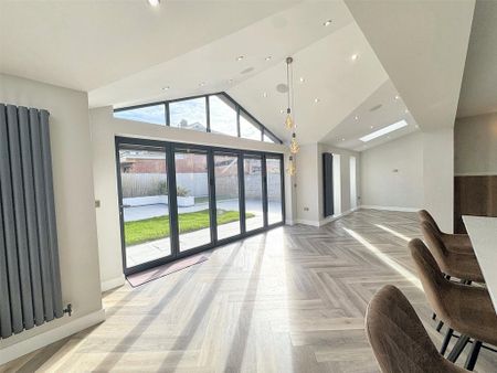 4 bedroom detached house to rent - Photo 3