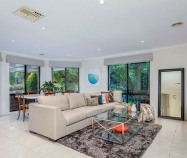 Sophisticated and Refined Family Home � Stunning Five Bedroom House - Photo 1