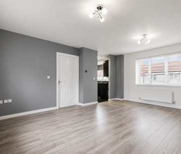 2 bedroom coach house to rent - Photo 1