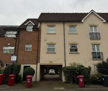 Benjamin Lane, Slough, Berks, SL3 - Photo 5