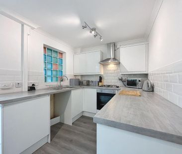 3 bedroom terraced house to rent - Photo 5