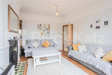 Bright Three Bedroom Home with Wood Floors on Maidstone Road, N22 - Photo 2