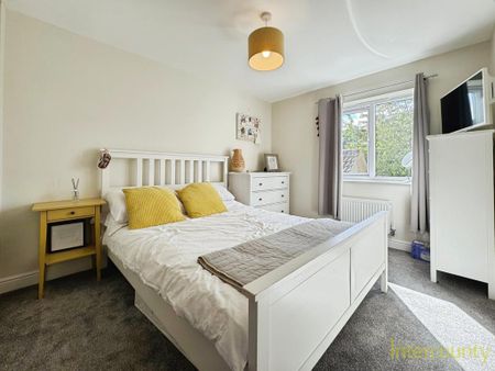 4 bedroom link detached house to rent - Photo 5