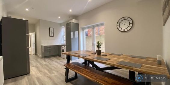 1 bedroom in a house share to rent - Photo 3