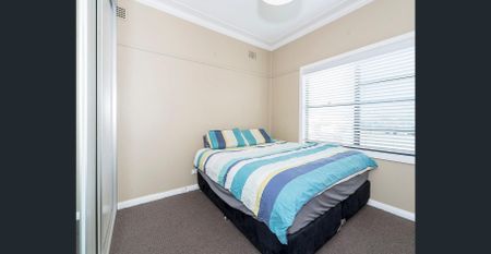 Modern Family Home - Photo 3