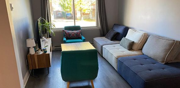 Beau 8 1/2 rénové proche métro Fabre - Photo 2